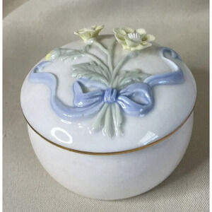 Melodies Heritage House Musical‎ Trinket Box Porcelain Yesterday Yellow Flowers